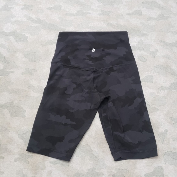 Lululemon Shorts Womens 6 Gray Camo Bike Pull On Gym Fitness Yoga - Picture 7 of 8